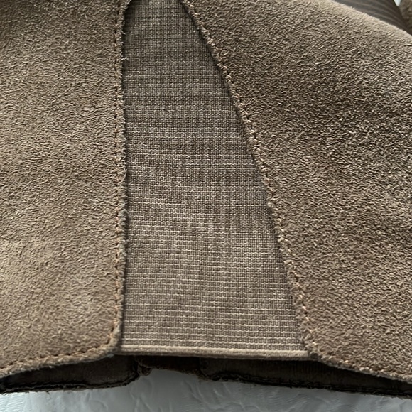 Clacks Taupe Pause Camelia Suede Ankle Boots Side Zip 8M - Picture 8 of 10